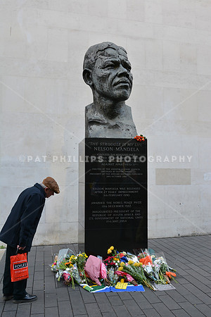Reaction to the death of Nelson Mandela, London UK